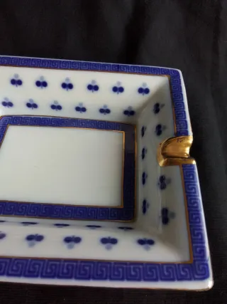 Cenicero de porcelana azul y dorado