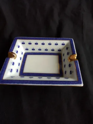 Cenicero de porcelana azul y dorado