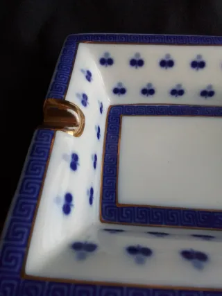 Cenicero de porcelana azul y dorado