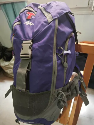 Mochila Quechua 50L Gris y Morado