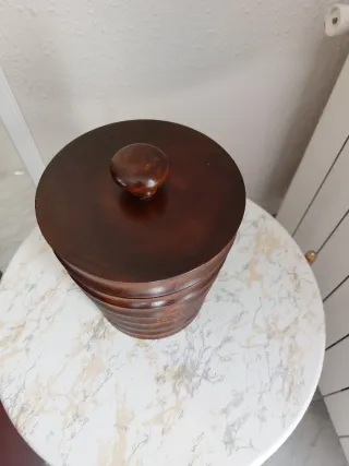 Cubitera de madera ondulada con tapa