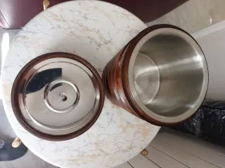 Cubitera de madera ondulada con tapa