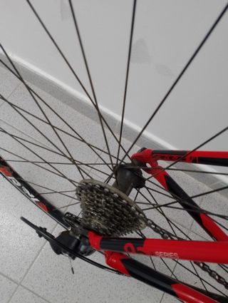 Bicicleta Carretera FELT Roja