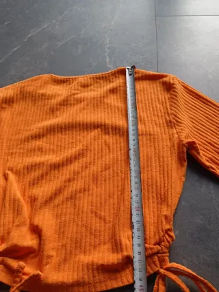 Top naranja manga larga con cordones