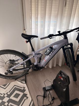 Bicicleta eléctrica Cube ONE 44