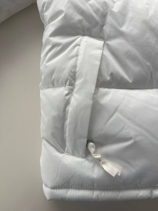 Cazadora The North Face blanca y beige