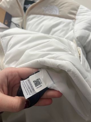 Cazadora The North Face blanca y beige