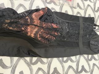 Vestito con pizzo nero