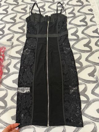 Vestito con pizzo nero