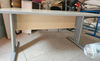 Mesa de escritorio madera y metal