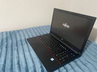 Fujitsu Negro y Rojo