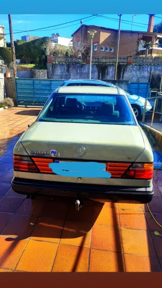 Mercedes-Benz Clase E 1986