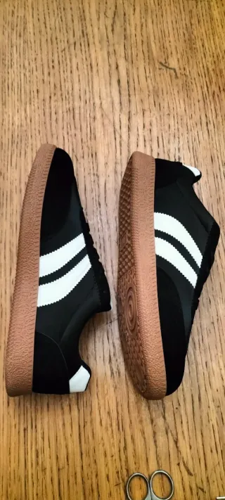 Zapatillas Negras Blancas Nuevas