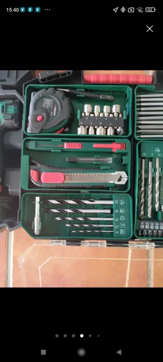 Taladro con varios accesorios