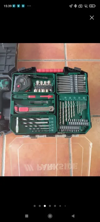 Taladro con varios accesorios