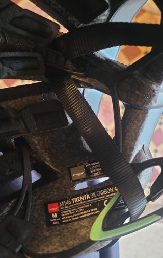 Capacete MET 3k Carbon Cinza