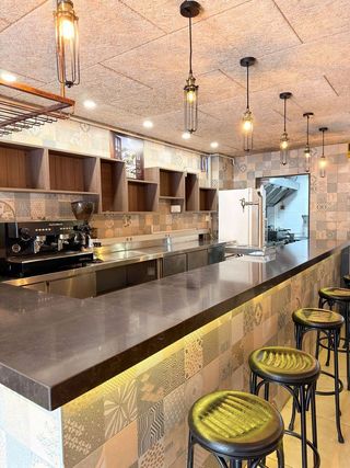 Local comercial en alquiler en Santa Eulàlia en Hospitalet de Llobregat, L´