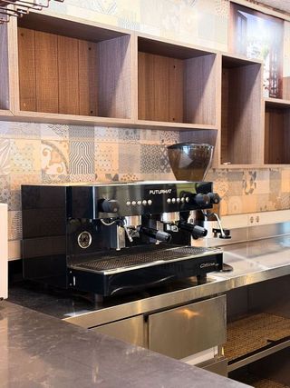 Local comercial en alquiler en Santa Eulàlia en Hospitalet de Llobregat, L´