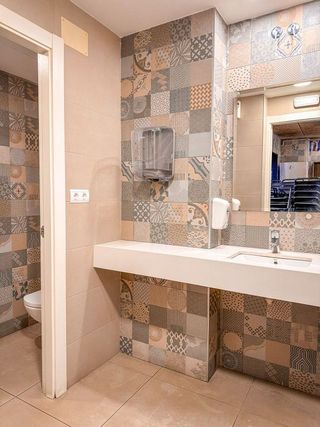 Local comercial en alquiler en Santa Eulàlia en Hospitalet de Llobregat, L´