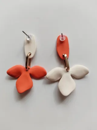 Pendientes pétalos naranja y beige