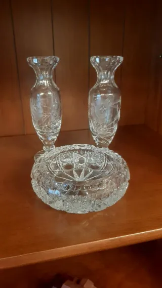 Cenicero vintage y jarrones de cristal de praga