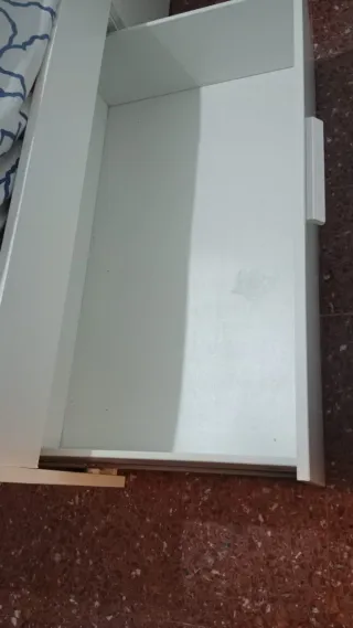 Cama y colchon doble con 4 cajones amplios.