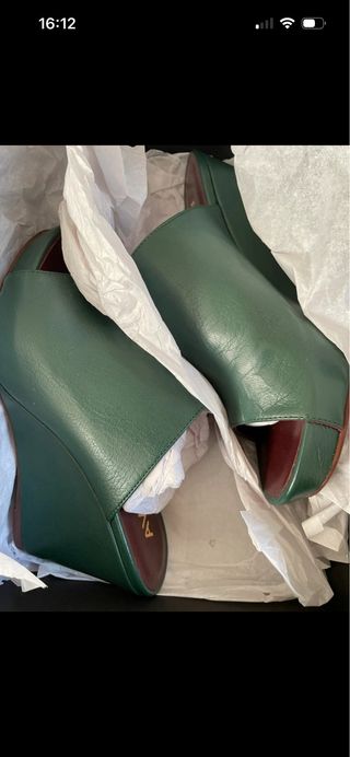 Zapatos de cuña Avril Grau verdes