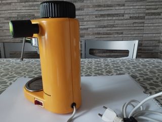 Cafetera con calentador de leche