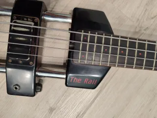 Bajo Westone The Rail