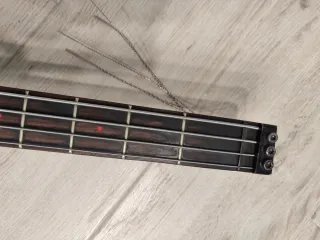 Bajo Westone The Rail