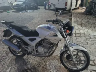 Honda CBF 250 Plata