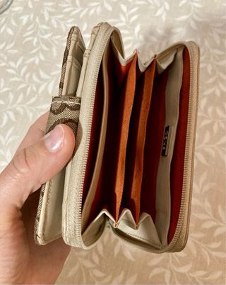 Monedero Tous color marrón y beige.