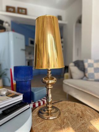 Lampada da tavolo dorata in stile vintage