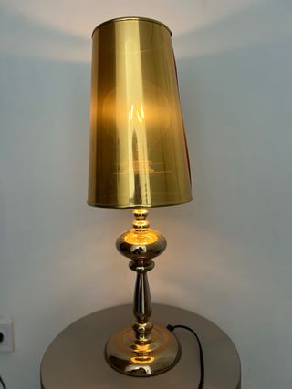 Lampada da tavolo dorata in stile vintage