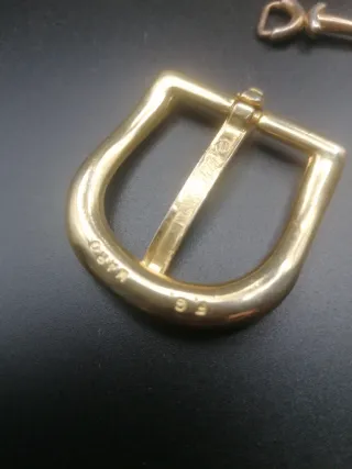 Fibbie e accessori metallici dorati