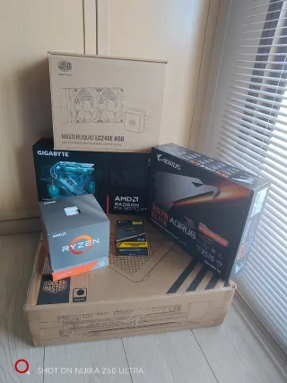PC RX 9070 XT / Ryzen 9 / 32GB RAM / 2TB SSD