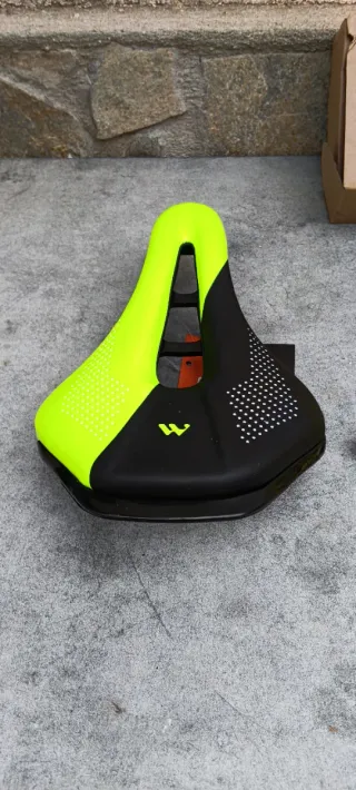 JUEGO DE SILLIN DE GEL, PUÑOS Y PEDALES AMARILLOS