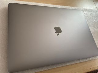 MacBook Pro 15,4 i9 32GB 1TB Plata