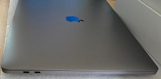 MacBook Pro 15,4 i9 32GB 1TB Plata