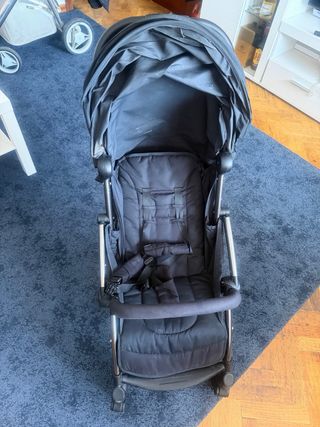 Carrito de bebé negro