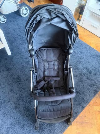 Carrito de bebé negro