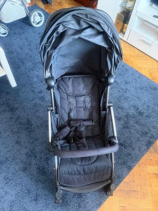 Carrito de bebé negro