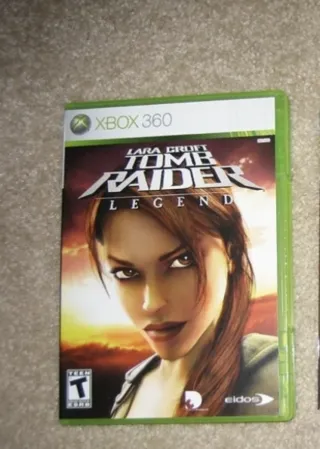 Lara Croft + 2 mandos xbox