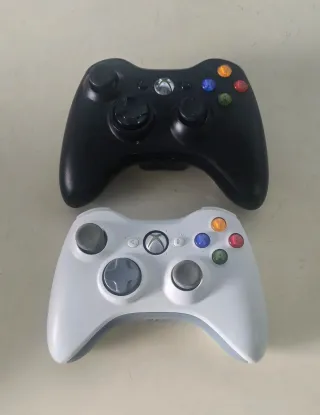 Lara Croft + 2 mandos xbox