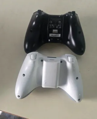 Lara Croft + 2 mandos xbox