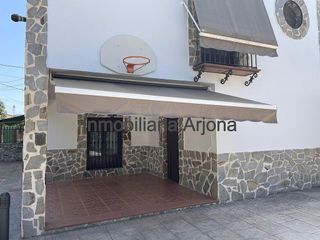 Casa adosada en alquiler en Lucena