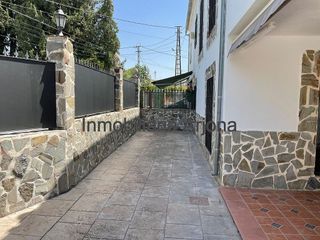 Casa adosada en alquiler en Lucena