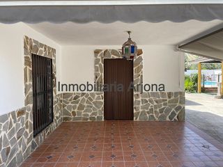 Casa adosada en alquiler en Lucena