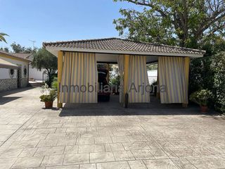 Casa adosada en alquiler en Lucena