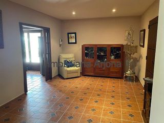 Casa adosada en alquiler en Lucena